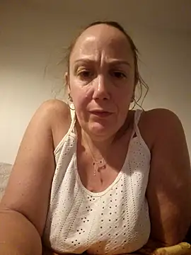 Wisie Cutie online show from November 2025 12:02:01 AM