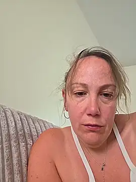 Snapshot of Wisie_Cutie chatting on April 2026 10:10:01 AM Wisie Cutie online show from April 2026 10:10:01 AM