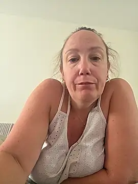 Snapshot of Wisie_Cutie chatting on May 2026 12:21:01 PM Wisie Cutie online show from May 2026 12:21:01 PM