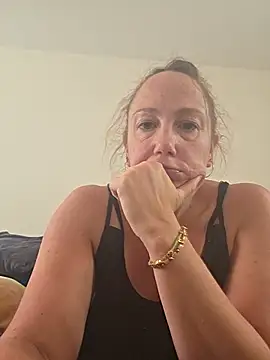 Snapshot of Wisie_Cutie chatting on May 2026 11:17:02 AM Wisie Cutie online show from May 2026 11:17:02 AM
