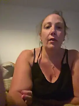 Snapshot of Wisie_Cutie chatting on May 2026 10:22:02 PM Wisie Cutie online show from May 2026 10:22:02 PM