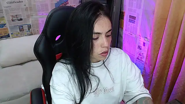 i am nina  online show from October 2025 09:58:02 PM