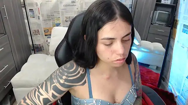 i am nina  online show from October 2025 02:08:01 AM