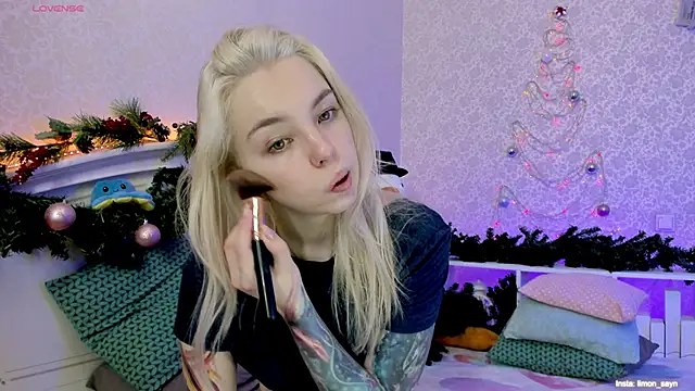 LillyMoure  online show from January 2025 12:05:02 AM