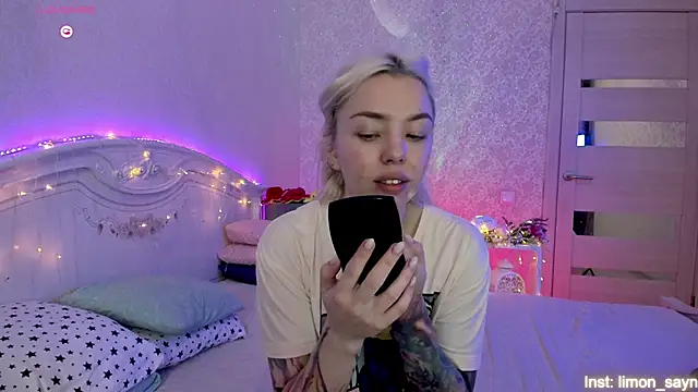 LillyMoure  online show from September 2025 11:37:02 PM