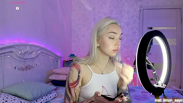 LillyMoure  online show from October 2025 11:21:02 PM