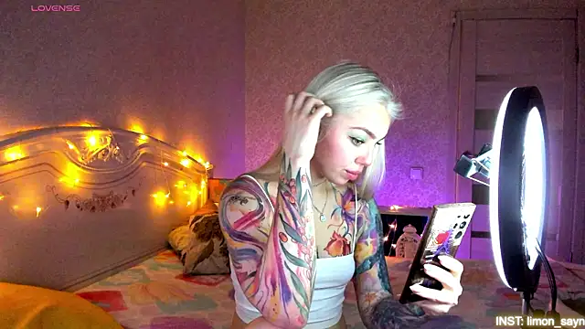 LillyMoure  online show from March 2026 11:41:01 PM