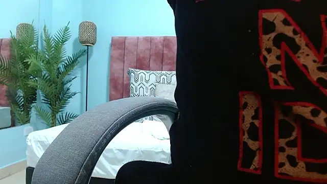 sophia hadid online show from January 2026 08:00:01 PM