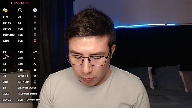 andrewmhilton  online show from November 2025 04:13:02 AM