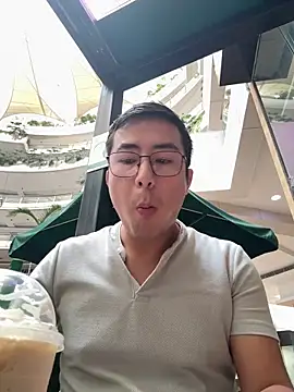 andrewmhilton  online show from February 2026 03:30:01 PM