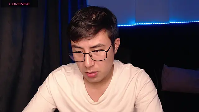 andrewmhilton  online show from March 2026 05:57:01 AM