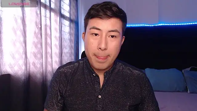 andrewmhilton  online show from April 2026 05:54:02 PM