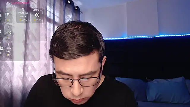 Snapshot of andrewmhilton_ chatting on May 2026 04:58:02 PM andrewmhilton online show from May 2026 04:58:02 PM