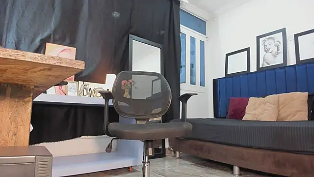 ElizabethBell  online show from February 2026 04:20:01 AM