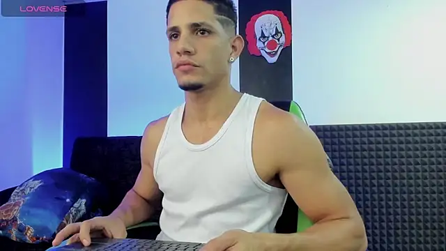 jhonnysnow17 online show from February 2025 10:02:01 PM