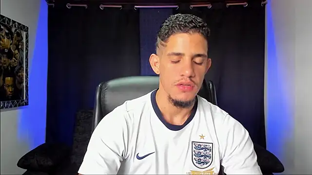 jhonnysnow17 online show from March 2026 06:44:01 PM