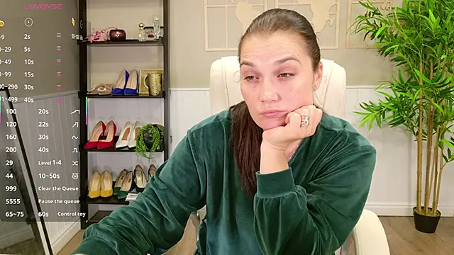 SelineSole online show from October 2025 04:09:02 PM