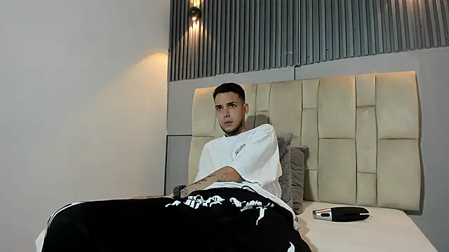 ricardo333 online show from April 2026 02:24:01 PM