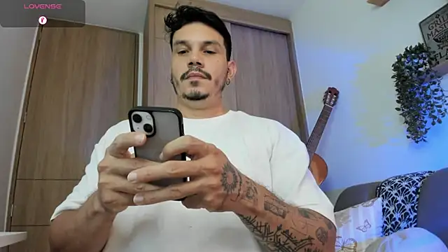 Snapshot of alejandro_stark chatting on June 2026 09:52:02 PM alejandro stark online show from June 2026 09:52:02 PM