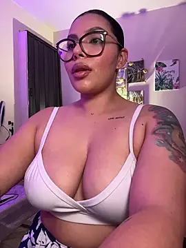 GigiiStone online show from March 2026 11:28:02 PM