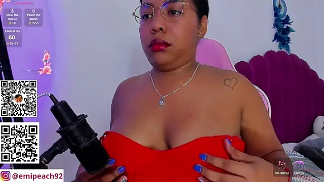 Snapshot of samanthaabloom chatting on June 2026 03:05:02 AM samanthaabloom online show from June 2026 03:05:02 AM