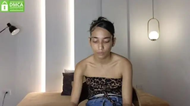 Snapshot of hot_little_bunny chatting on May 2026 09:43:01 PM hot little bunny online show from May 2026 09:43:01 PM