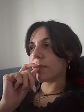 TaniaAmore online show from November 2025 01:11:01 PM