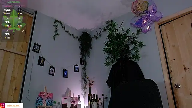 VickyJackson  online show from October 2025 05:02:02 PM