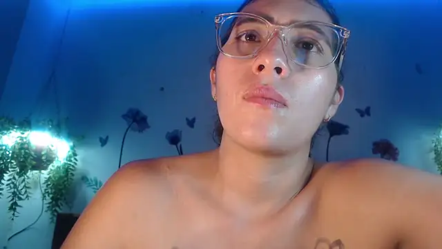 DaMikaela  online show from March 2025 10:42:01 PM