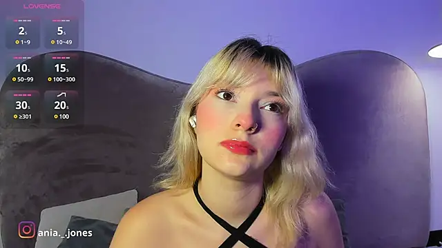Snapshot of Ania_jones chatting on December 2024 02:16:02 PM Ania jones online show from December 2024 02:16:02 PM