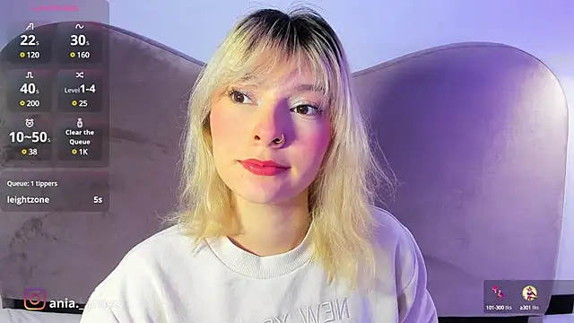 Snapshot of Ania_jones chatting on December 2024 08:03:02 PM Ania jones online show from December 2024 08:03:02 PM