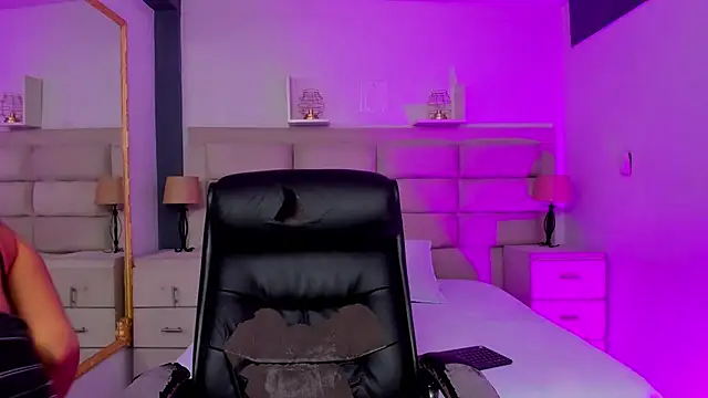 Snapshot of CinthiaCollins chatting on November 2025 08:38:02 PM CinthiaCollins online show from November 2025 08:38:02 PM