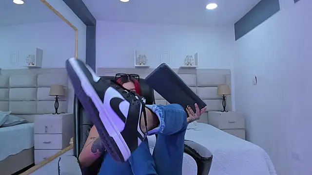 Snapshot of CinthiaCollins chatting on November 2025 08:24:02 PM CinthiaCollins online show from November 2025 08:24:02 PM