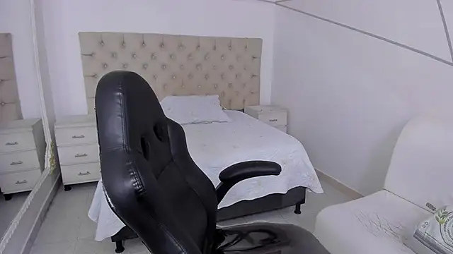 Snapshot of CinthiaCollins chatting on November 2025 03:49:01 PM CinthiaCollins online show from November 2025 03:49:01 PM