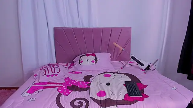 Snapshot of CinthiaCollins chatting on January 2026 04:11:02 PM CinthiaCollins online show from January 2026 04:11:02 PM