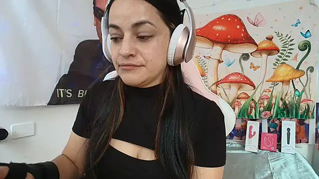 LovelyAzucena online show from July 2026 02:19:01 PM