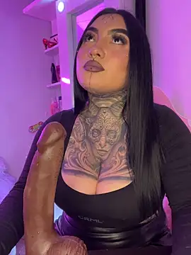 CloeeBeckam online show from November 2025 07:30:01 AM