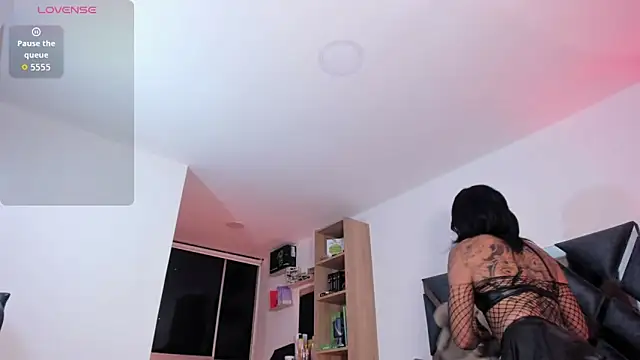 Nicolle alexandra online show from April 2026 10:25:01 AM