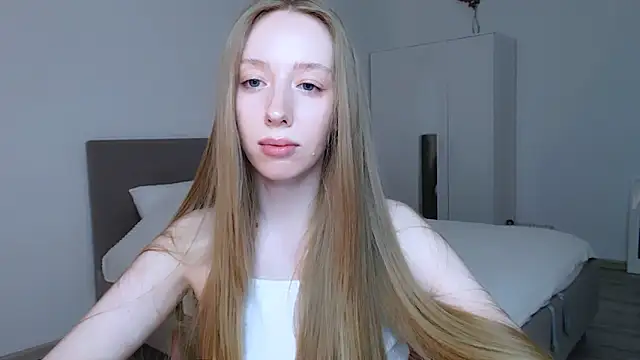 Snapshot of Luna_insniity chatting on March 2025 10:33:01 PM Luna insniity online show from March 2025 10:33:01 PM