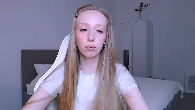 Luna insniity online show from December 2025 09:08:01 PM