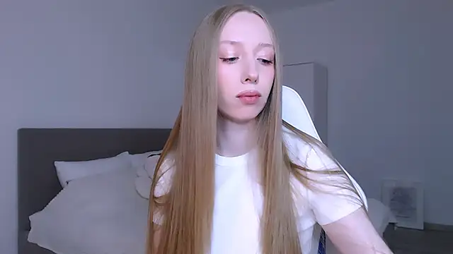 Luna insniity online show from March 2026 09:07:01 PM