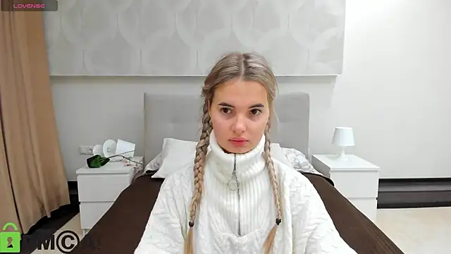 Donna Evans online show from November 2025 11:49:02 PM