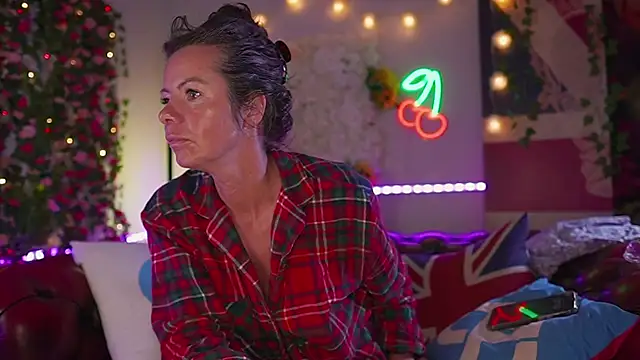 Snapshot of AmicaBentley chatting on March 2026 05:12:02 AM AmicaBentley online show from March 2026 05:12:02 AM