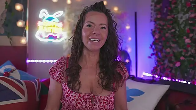 Snapshot of AmicaBentley chatting on April 2026 06:18:01 AM AmicaBentley online show from April 2026 06:18:01 AM