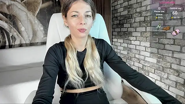 Eva Melow online show from November 2025 12:18:02 PM