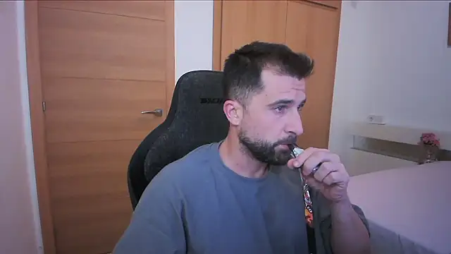 alex877x online show from October 2025 05:46:02 PM