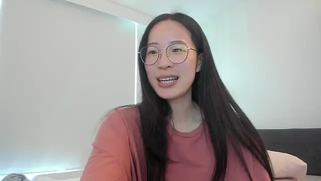 Snapshot of secretgirlfriendxo chatting on May 2026 11:01:02 PM secretgirlfriendxo online show from May 2026 11:01:02 PM