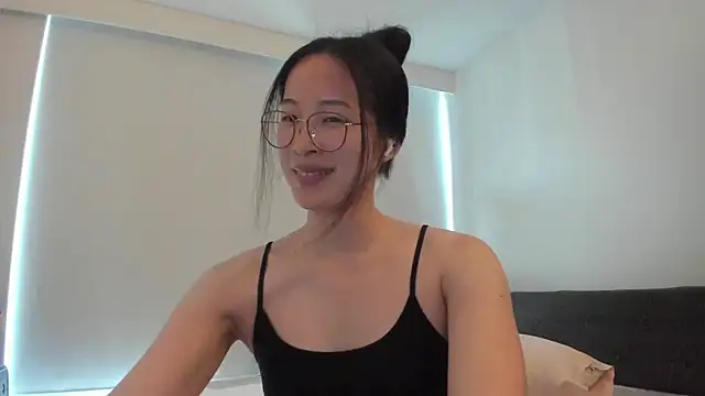 Snapshot of secretgirlfriendxo chatting on June 2026 11:21:01 PM secretgirlfriendxo online show from June 2026 11:21:01 PM