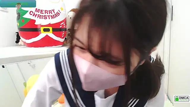 Snapshot of SUZU_ chatting on December 2024 10:22:01 PM SUZU online show from December 2024 10:22:01 PM