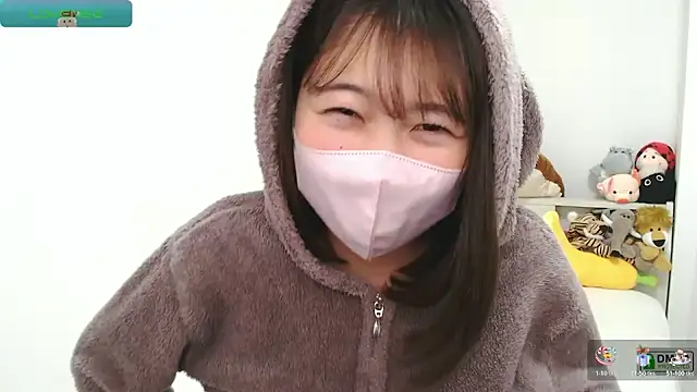 Snapshot of SUZU_ chatting on December 2024 10:05:01 PM SUZU online show from December 2024 10:05:01 PM